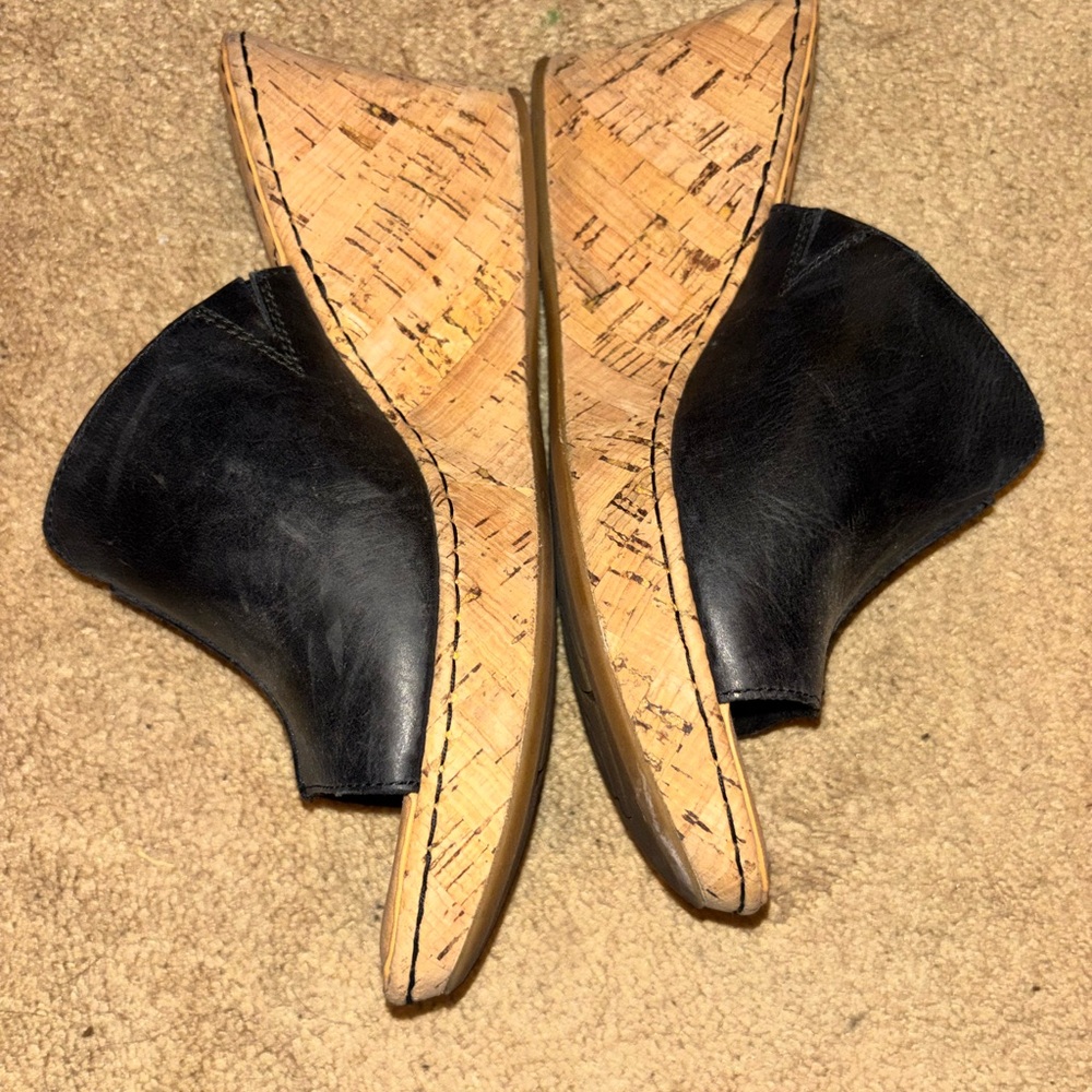 Born Women's Black Leather Mules - Picture 2 of 6